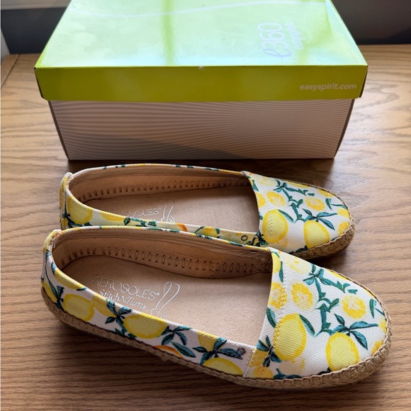 Easy Spirit Yellow and White Lemon Print Flats - Picture 3 of 4